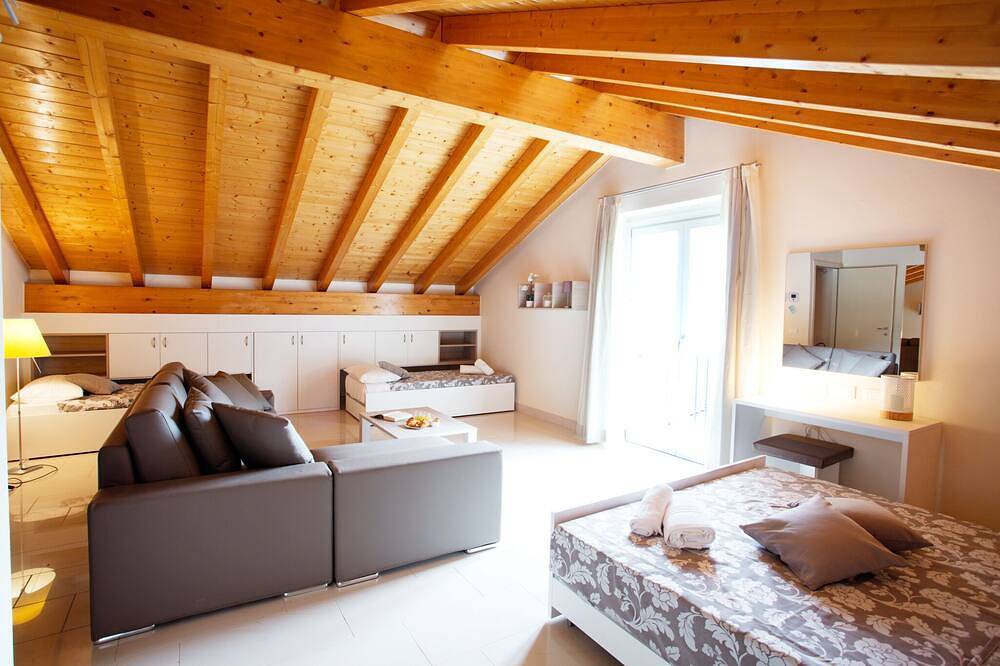 Ganze Wohnung, Luxuriöse Residenz mit Seeblick für 10 Personen mit Innenpool, Whirlpool und Sauna. in Sala Comacina, Sala Comacina und Umgebung