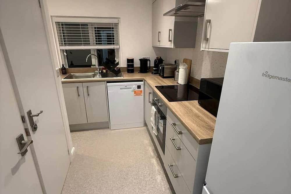 Entire apartment, Sleek 1-Bed Flat near Warwick Castle + Parking in Warwick, Warwickshire