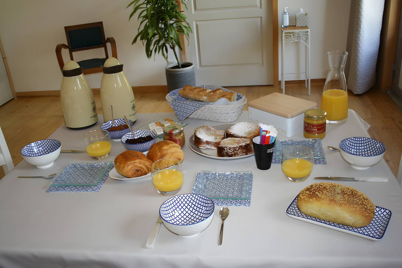Chambre d’hôtes « Sous Les Pins Aux Cheveux Verts » avec Wi-Fi et climatisation in Montséret, Région de Narbonne
