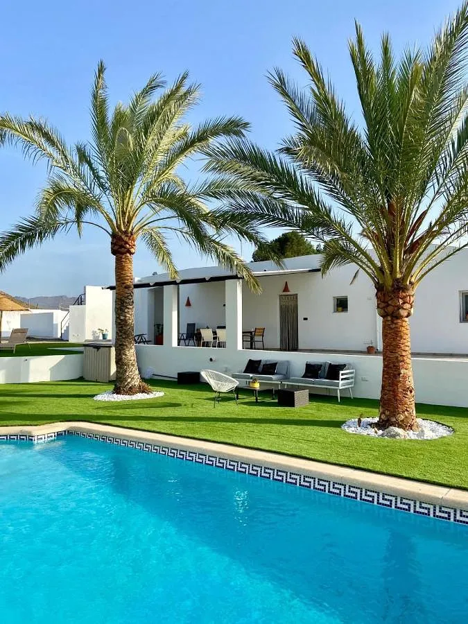Chalet para 7 personas, con piscina además de vistas y jardín - 1