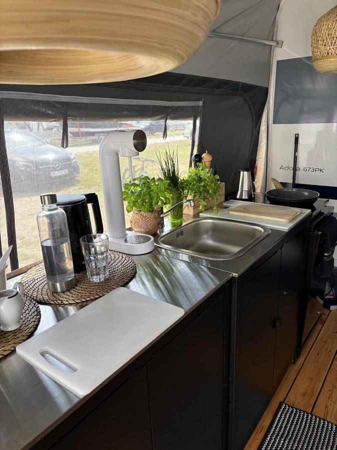 Przyczepa Coco Camp z klimatyzacją w Molo Surf in Jastarnia, Zatoka Gdańska
