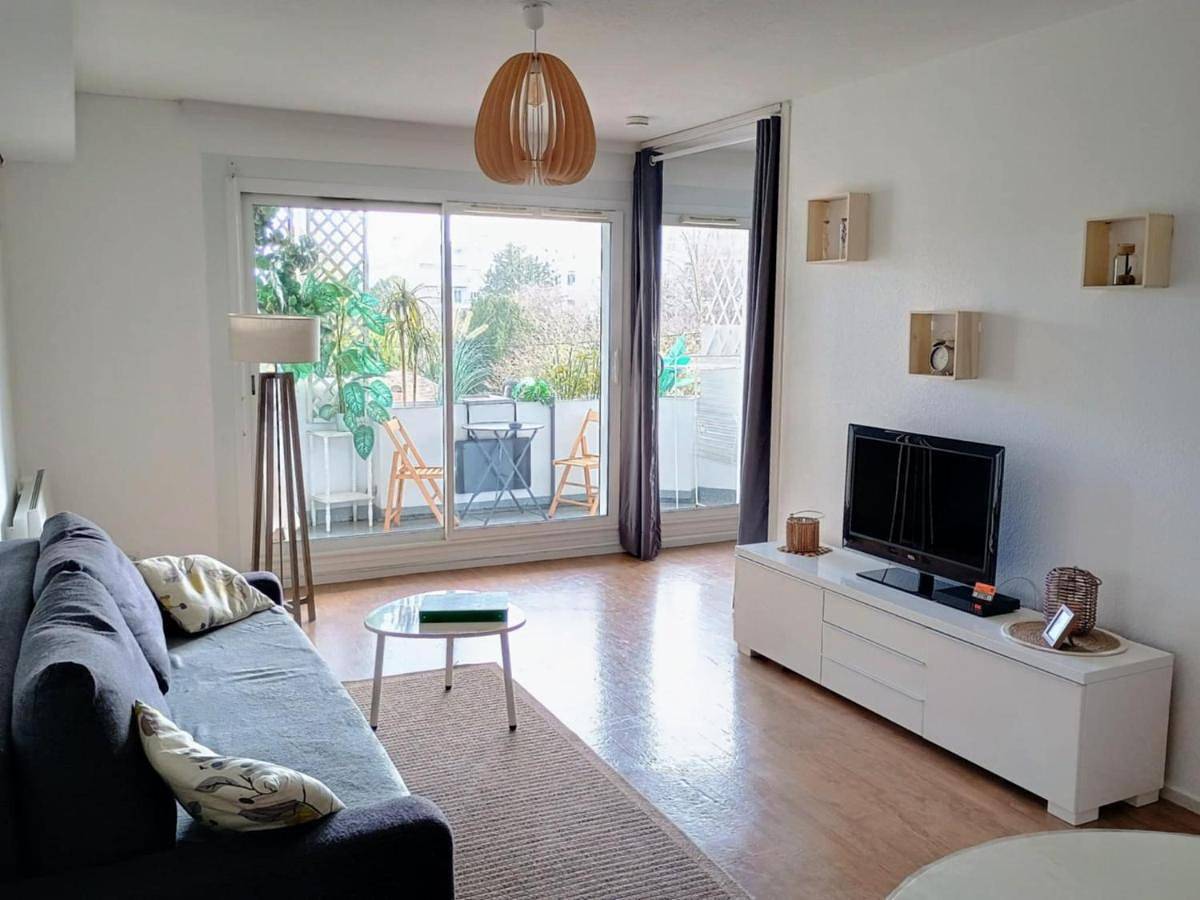 Appartement entier, One-Bedroom Apartment in Le Bouscat, Région de Bordeaux