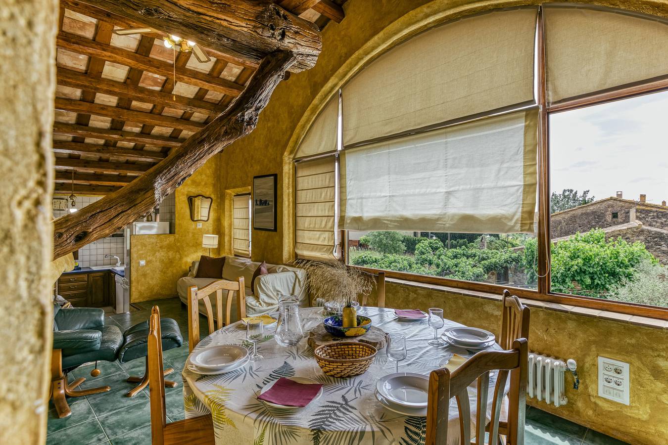 Casa rural 'El Mirador Rural De Can Gat Vell' con vistas a la montaña, Wi-Fi y aire acondicionado in Llampaies, Saus