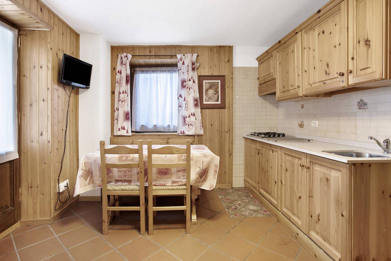 Ganze Wohnung, Ferienwohnung 'Primo Piano Cuis 1' mit gemeinsamer Terrasse, gemeinsamem Garten und Wi-Fi in La Cerise (Gressan), Comune di Gressan