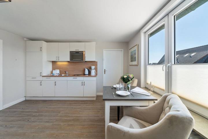 Ganze Wohnung, Diese Zwei-Zimmer-Wohnung lädt mit ihrer Strandnähe zum entspannten Urlaub ein in Nordfriesische Inseln (Schleswig-Holstein) (Schleswig-Holstein), Wenningstedt