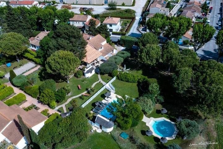 Hôtel pour 4 personnes, avec piscine ainsi que vue et jardin à Saint-Laurent-d'Aigouze - 2