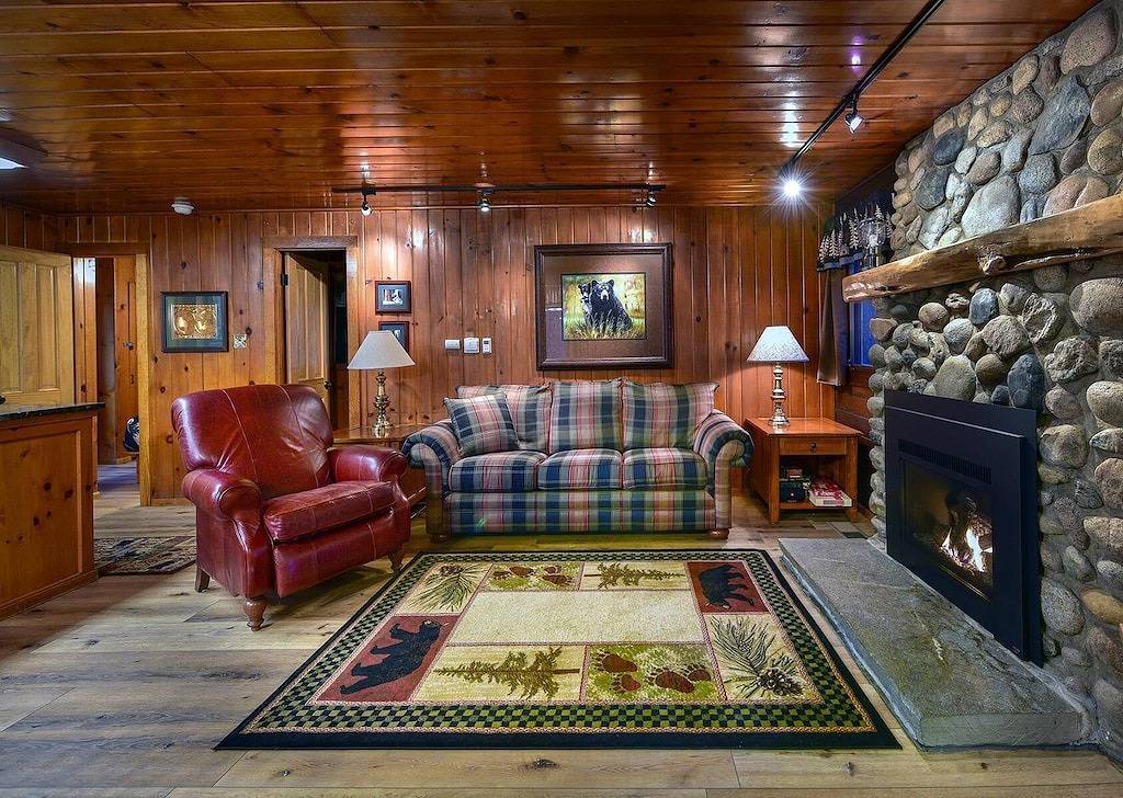 Bear Foot Pines in Wawona, Mariposa County