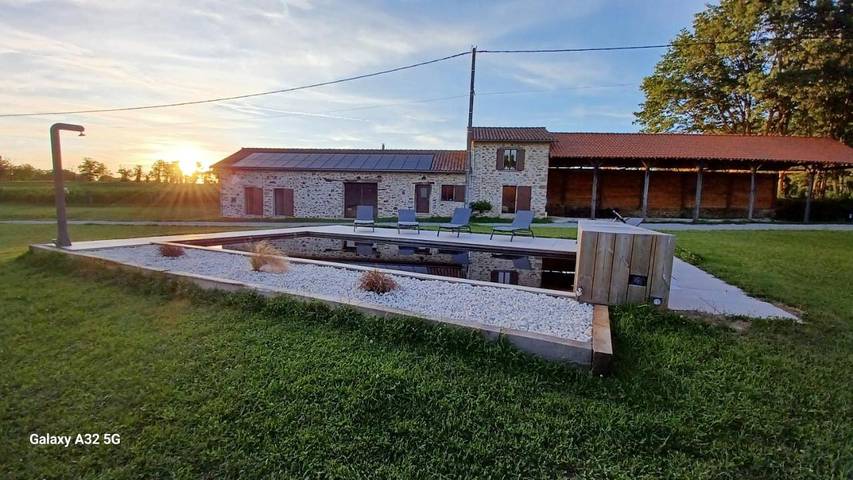 Location de vacances pour 10 personnes, avec jardin ainsi que vue et piscine à Saint-Martin-le-Vieux