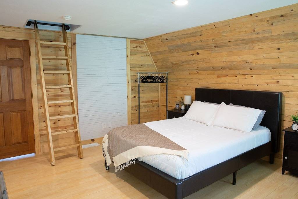 A-Frame Arbor One Block From The Beach-Four Beds and Four Bathrooms! in Madison, Dane County