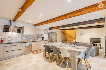 Gîte pour 6 personnes, avec jardin et terrasse, animaux acceptés à Hurigny