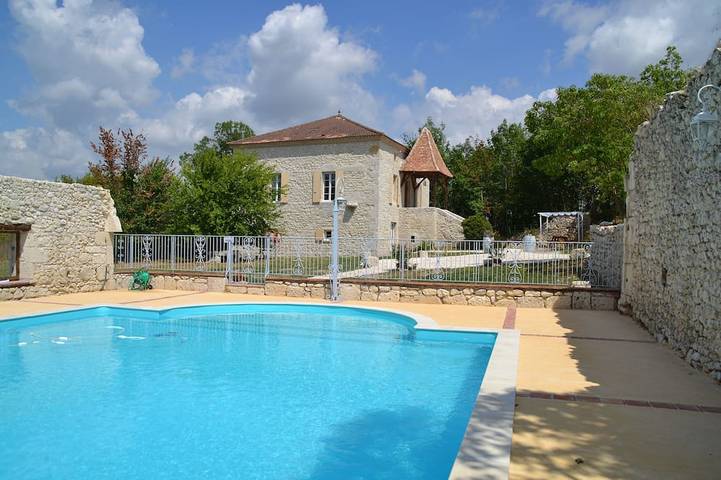 Location de vacances pour 17 personnes, avec Jacuzzi ainsi que Terrasse et Jardin à Bourg-de-Visa