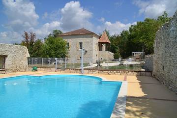 Location de vacances pour 17 personnes, avec jacuzzi ainsi que jardin et terrasse, animaux acceptés à Bourg-de-Visa