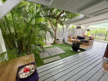 Gîte pour 4 personnes, avec jardin et vue ainsi que piscine et terrasse à La Saline les Bains