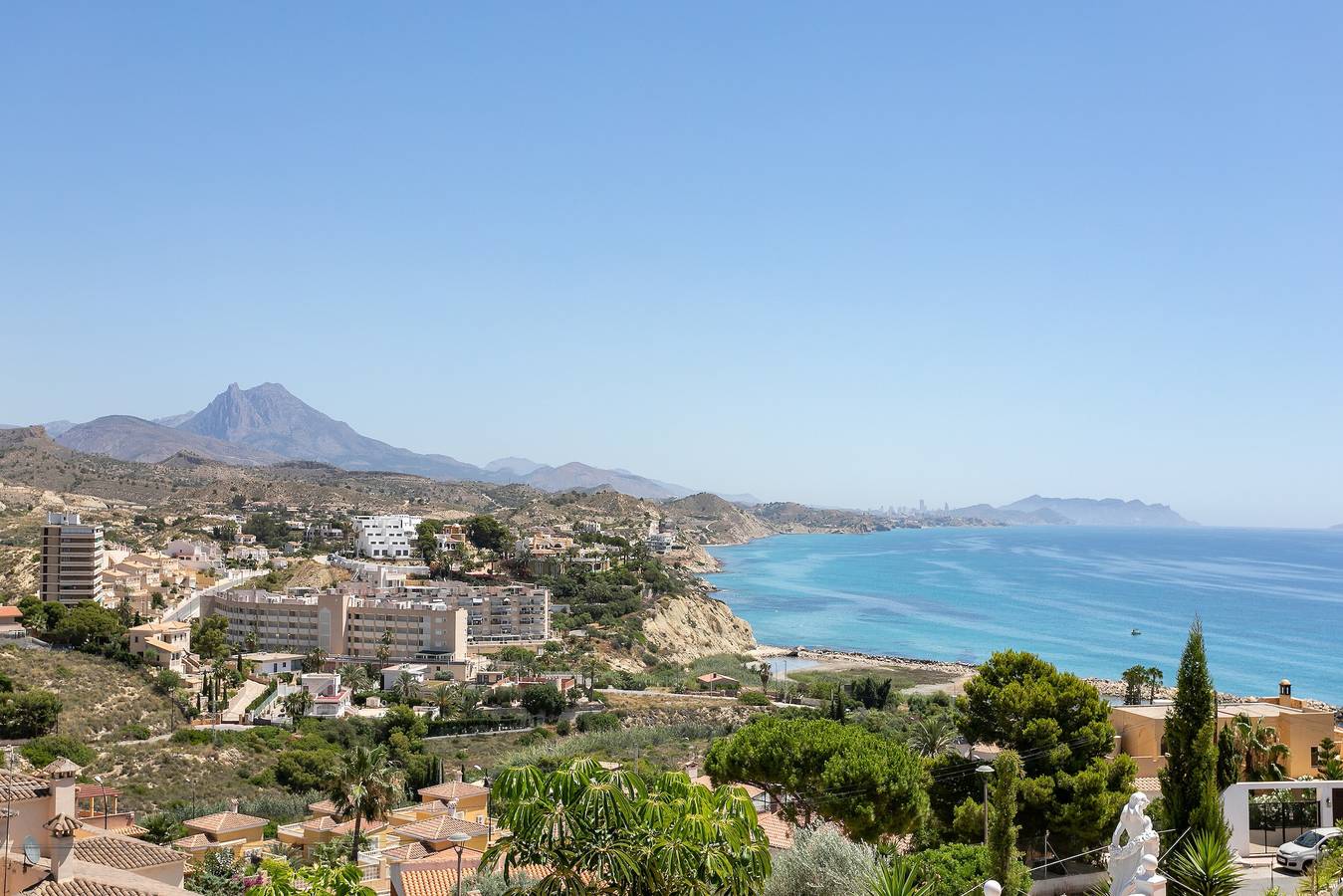 Villa Filip with Fantastic Sea View, Pool & Wi-Fi in La Merced, el Campello