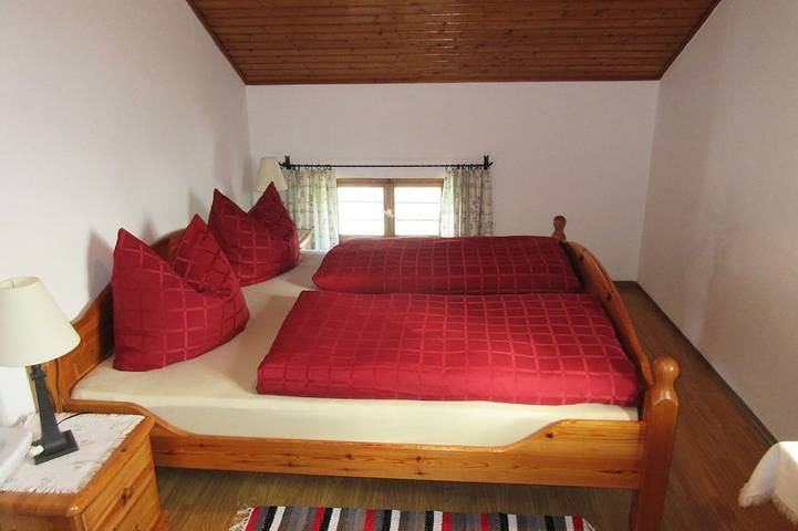 Ferienwohnung für 7 Personen, mit Balkon und Garten in Taching am See - 2