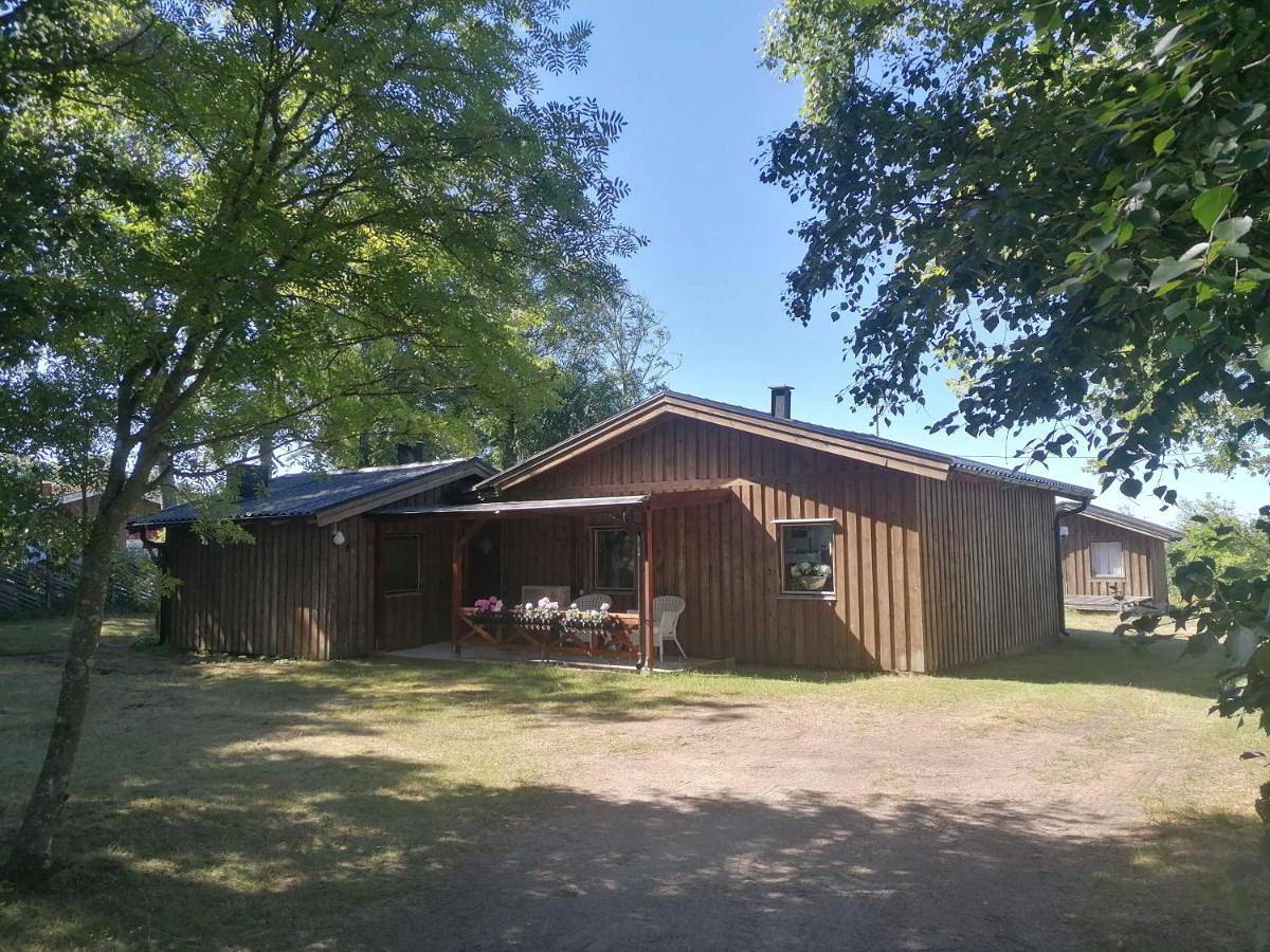 Strandnära hus med havsutsikt och stor tomt in Halmstad, Halland