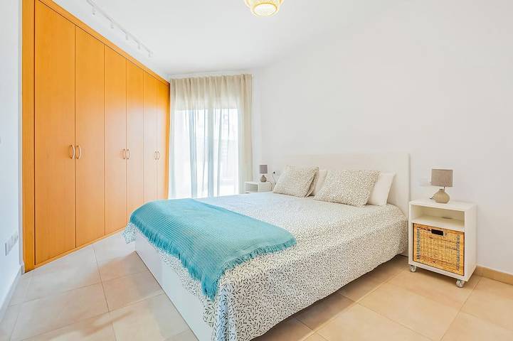 Entire apartment, 3 bedroom stunning apartment in La Ràpita in Sant Carles de la Ràpita, Costa Dorada