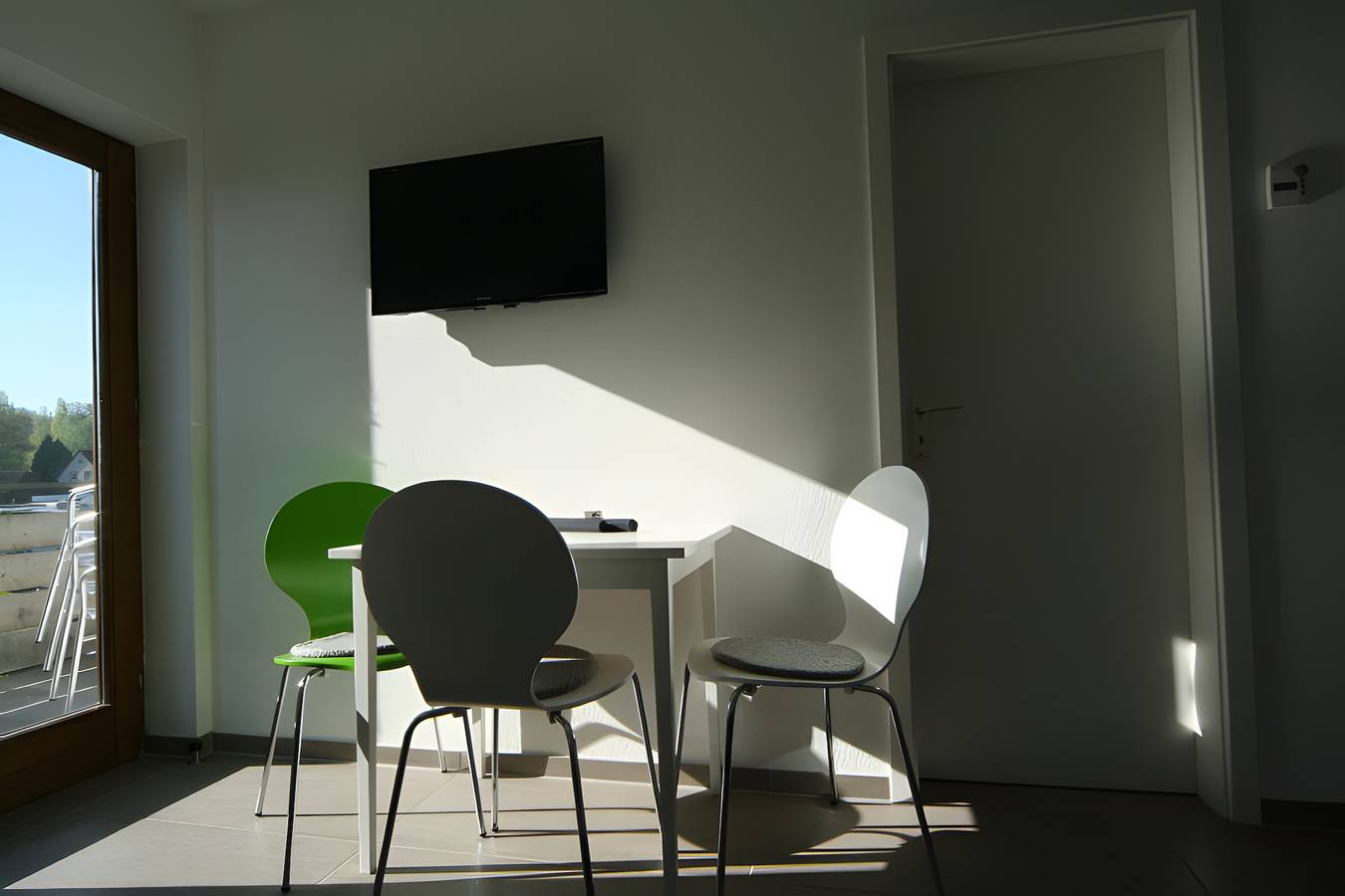 Ganze Wohnung, Apartment 'Sonnendeck mit Balkon' mit Seeblick, Gemeinschaftsterrasse und Wlan in Moos, Untersee