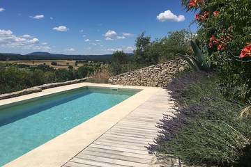 Gîte pour 9 personnes, avec terrasse et jardin à Vinon-sur-Verdon
