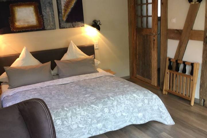 Ganze Wohnung, Chambre D‘ Arthur im Schmuckkästle am Hafen in Wiesbaden, Südhessen