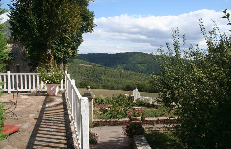 Gîte pour 6 personnes, avec terrasse ainsi que piscine et jardin, animaux acceptés dans l' Aveyron - 2