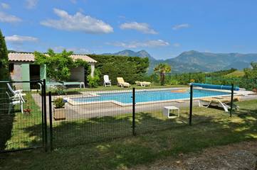 Gîte pour 5 personnes, avec terrasse ainsi que jardin et piscine à Francillon-sur-Roubion