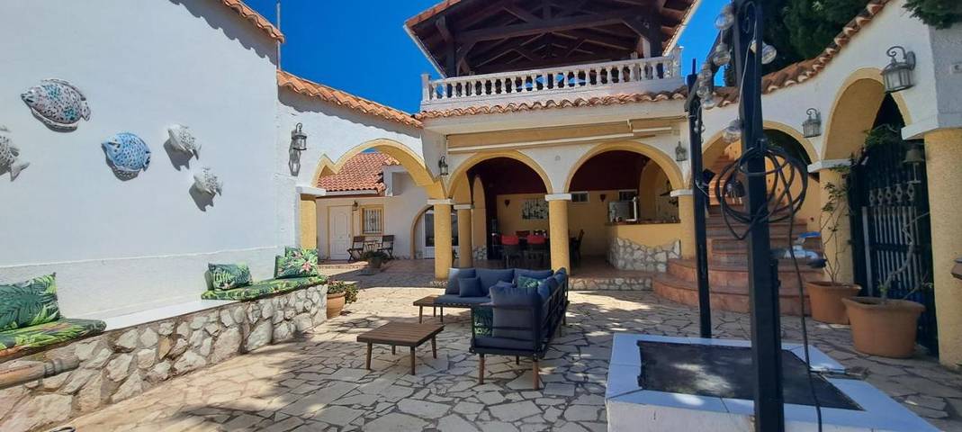 Casa rural para 10 personas, con jardín además de piscina y vistas en Aguas de Busot