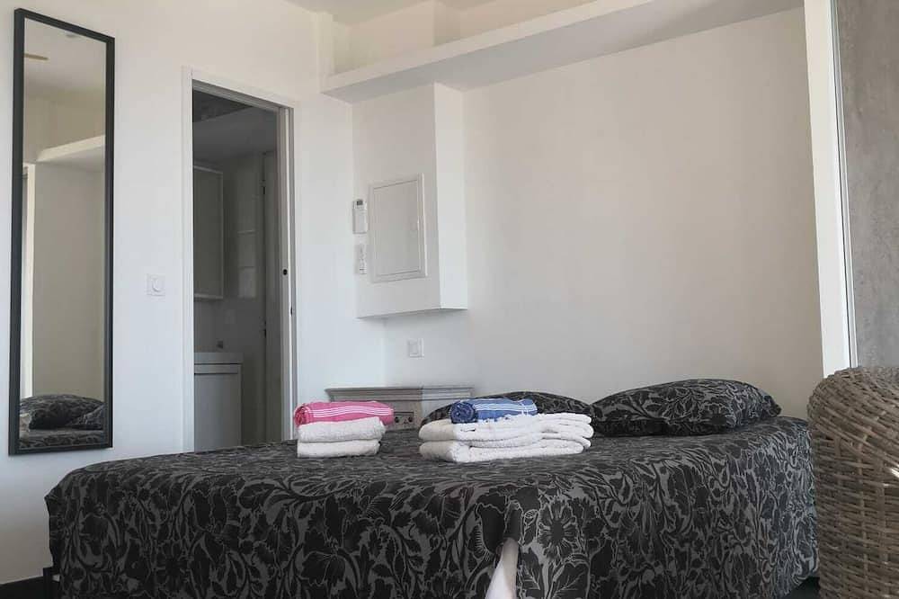 Appartamento intero, Modern studio with magnificent sea view in a quiet, leafy setting in Furiani, Capo Corso