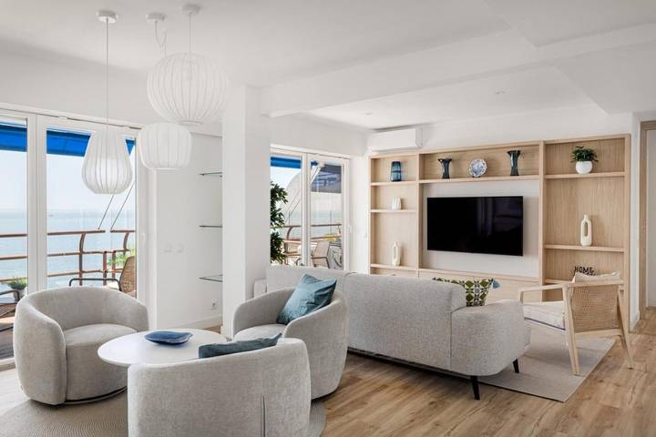 Appartement de vacances pour 8 personnes, avec vue ainsi que balcon et piscine