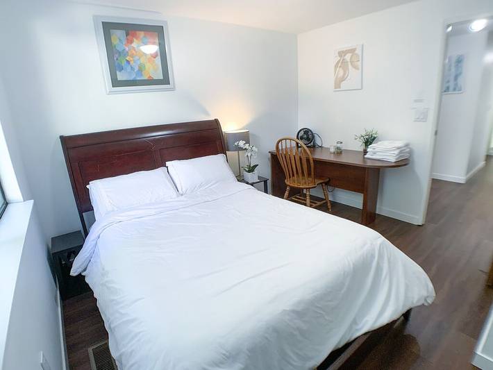 Vacation rental for 16 people, with yard in Kirkland