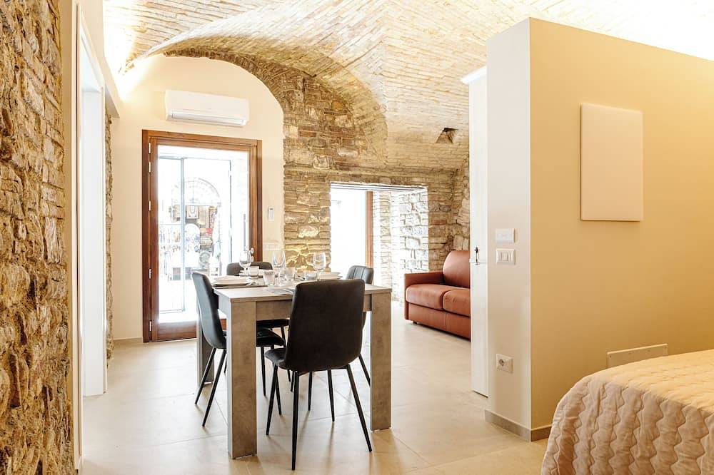 Appartement entier, [Modern Loft] in Historic Center in Assise, Province de Pérouse