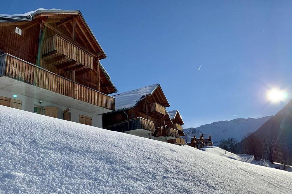 Ganze Wohnung, 200m bis zu den geschäften, fitness, schwimmbad, sauna, hammam, terrasse, balkon, fernseher in Saint-Jean-d'Arves, Region Saint-Jean-de-Maurienne