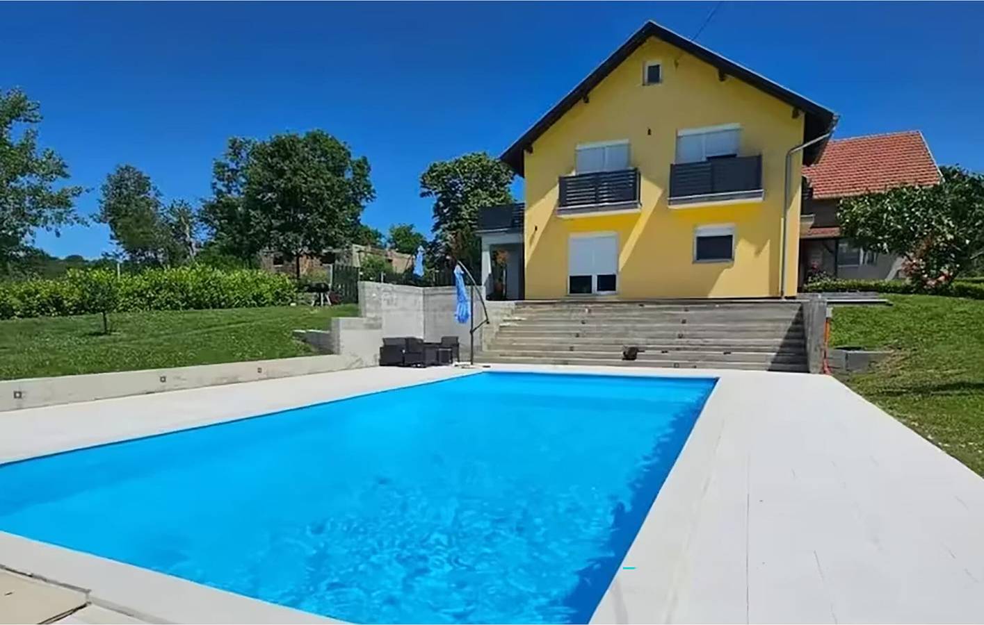 Modernes Apartment mit 2 Schlafzimmern, Pool, WLAN und Parkplatz in der Nähe des Flusses Glogovica in Brod-Posavina