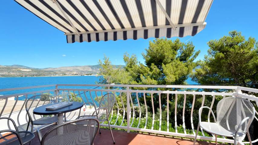 Apartament wakacyjny dla 5 osób, z taras w Arbanija