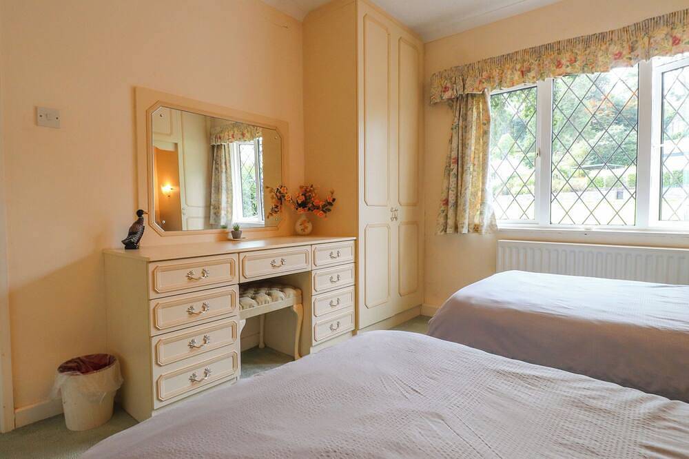 Ty’R Glyn, pet friendly, country holiday cottage in Llanbedrog in Llanbedrog, Gwynedd