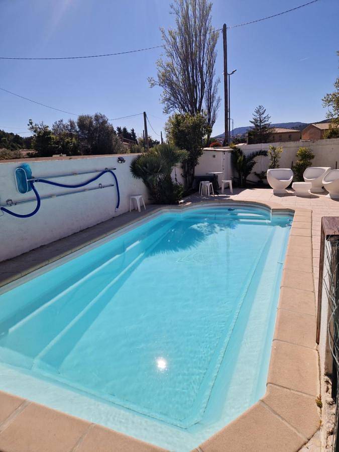 Maison de vacances pour 2 personnes, avec Terrasse ainsi que Jardin et Piscine à Cassis