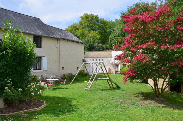 Cottage pour 2 personnes, avec piscine et jardin à Thizay