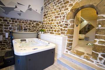 Gîte pour 2 personnes, avec jacuzzi et balcon dans l' Aveyron