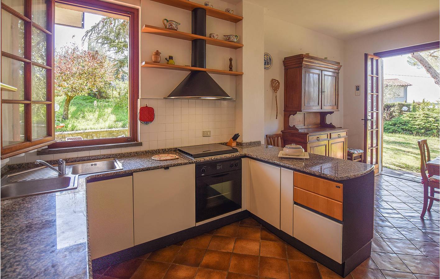 Apartamento con jardín junto a la piscina, aparcamiento y WiFi in Arezzo, Provincia de Arezzo