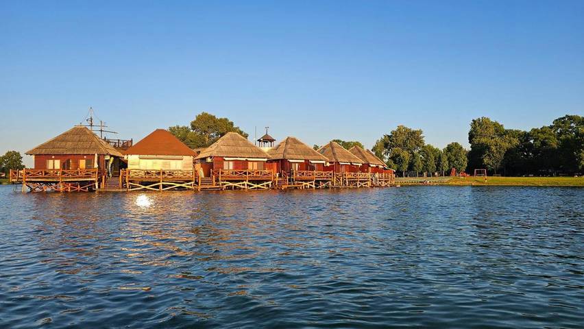 Appartement de vacances pour 4 personnes, avec vue sur le lac ainsi que vue et balcon