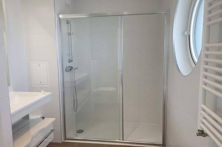 Apartamento entero, Appartement Entier Deluxe, Quartier des Antiquaires, Porte de Montmartre in Saint-Ouen, Sena-Saint Denis