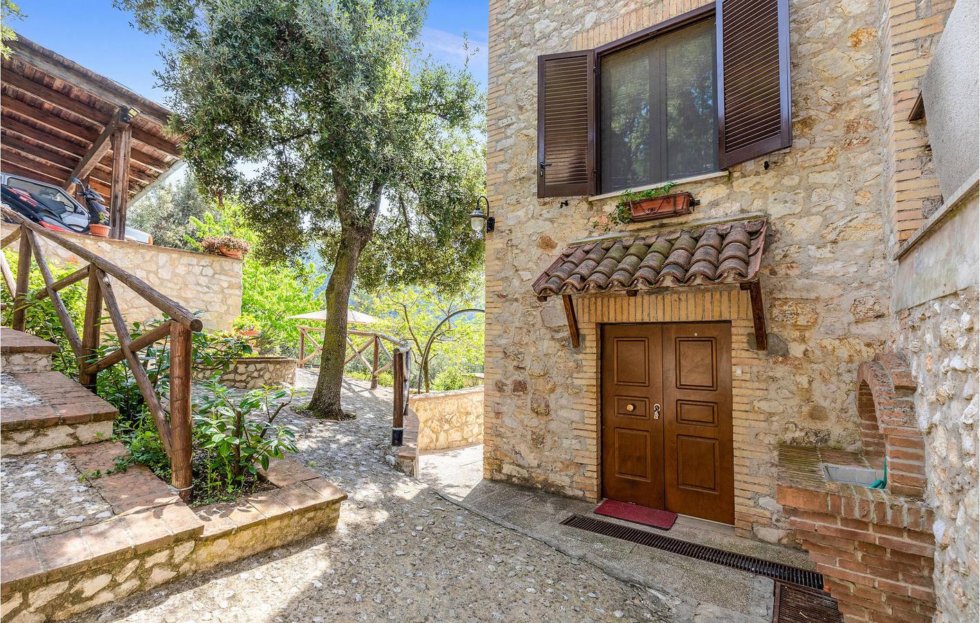 Ganze Ferienwohnung, Geräumige Wohnung mit Parkplatz und Garten - 2km nach Campello in Campello sul Clitunno, Perugia Provinz