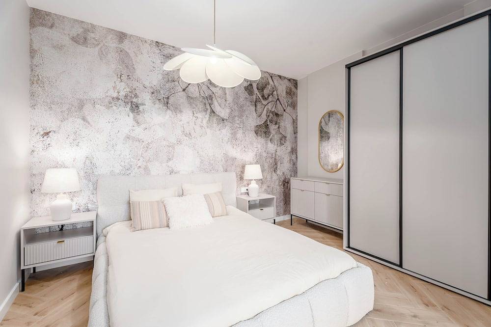 Apartamento entero, Luxurious Brand New! Private Jacuzzi + Terrace + Parking in Varsovia, Mazovia (región)