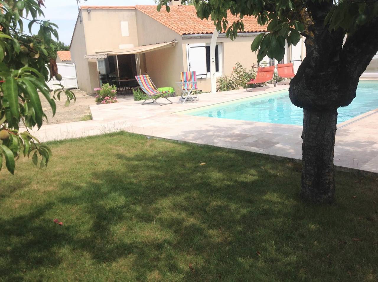 Maison de plain-pied, grande piscine, proche mer in Nieul-sur-Mer, Région de La Rochelle