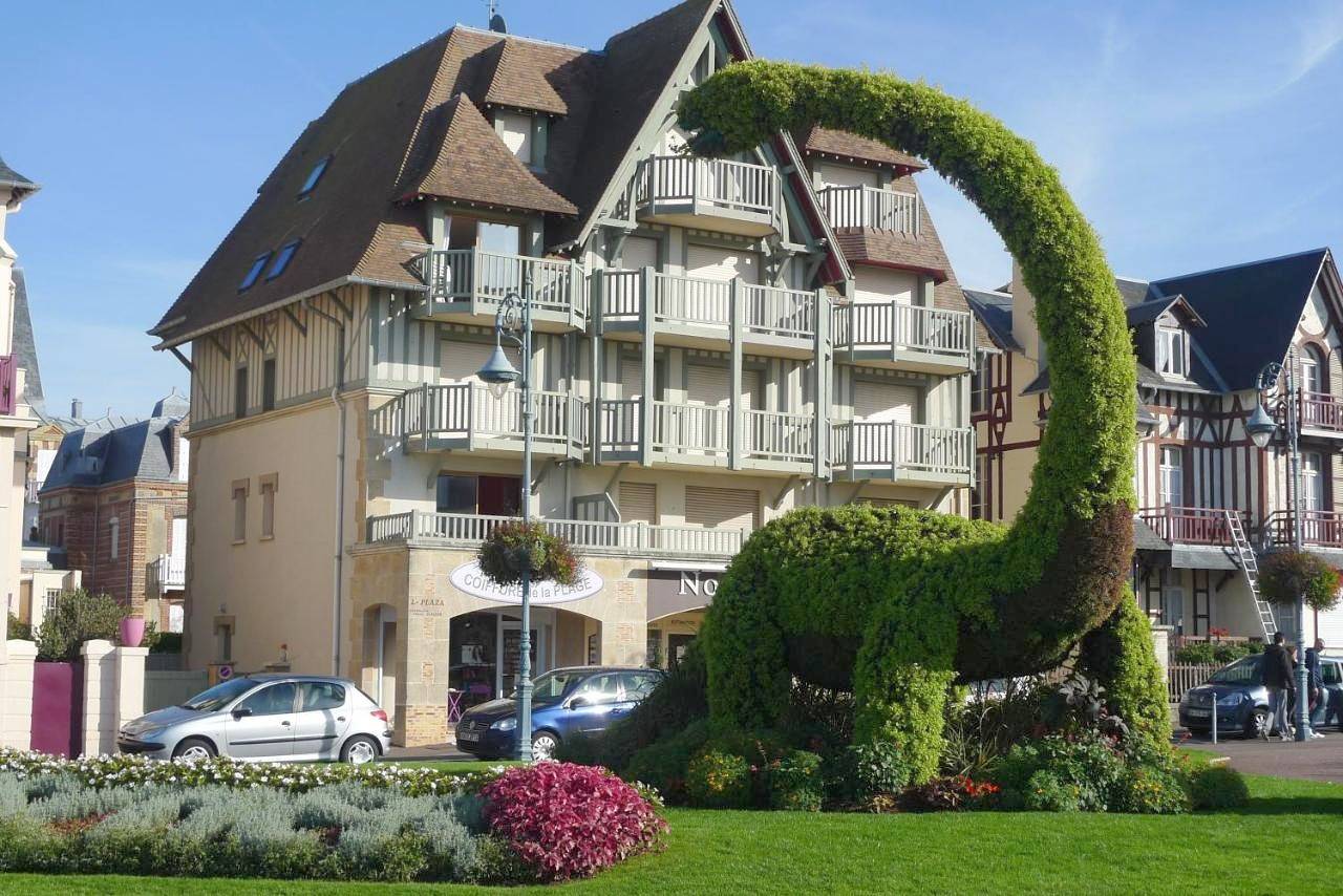 Appartement entier, Vue mer panoramique, Centre de Villers, 2 balcons, Parking privé in Villers-sur-Mer, Région de Lisieux
