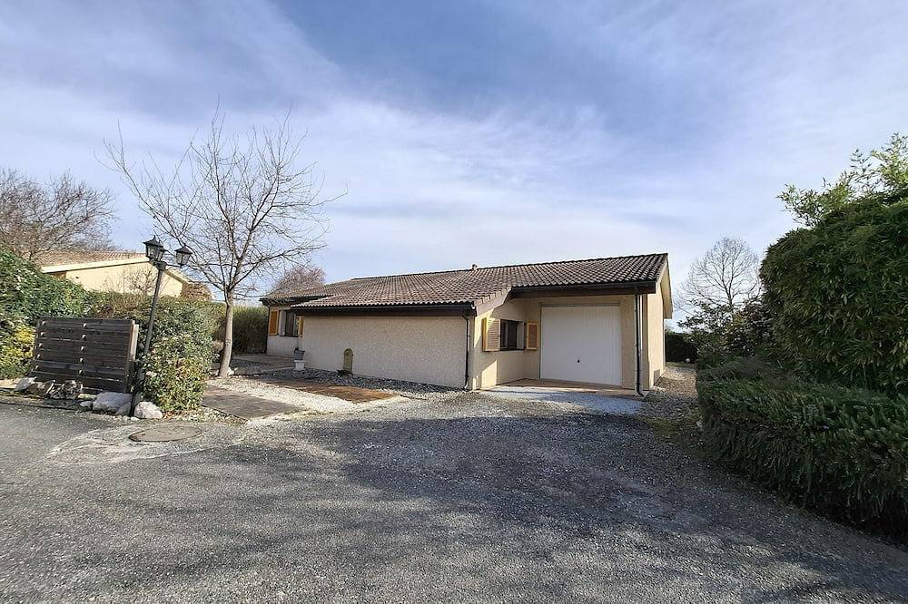 Villa with private pool in a charming wooded park with ancillary activities in Lombez, Gers