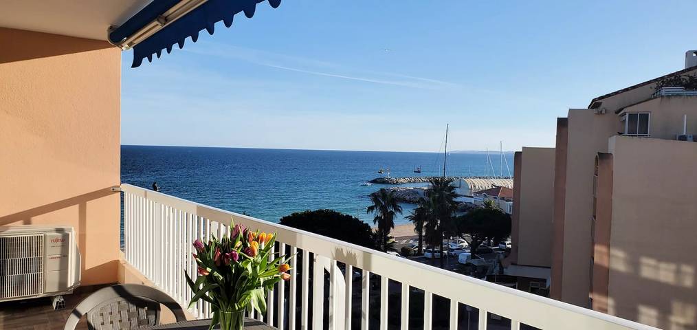 Gîte pour 4 personnes, avec balcon dans Plage Republique Frejus