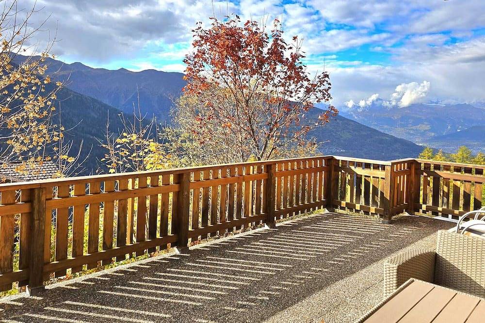 Appartement entier, Logement familial \"Tsandelanne\" Val d'Hérens. Terrasse panoramique et soleil! in Saint-Martin (VS), Alpes valaisannes