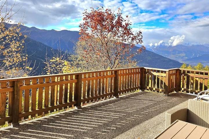 Location de vacances pour 6 personnes, avec terrasse à Saint-Martin (Suisse)