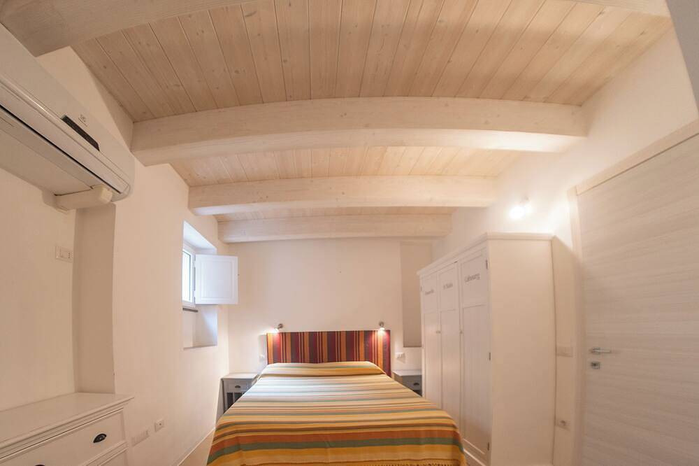 Entire apartment, The Landing, in the heart of downtown, a stone's throw from ferry and main square in Carloforte, Carbonia-Iglesias Province